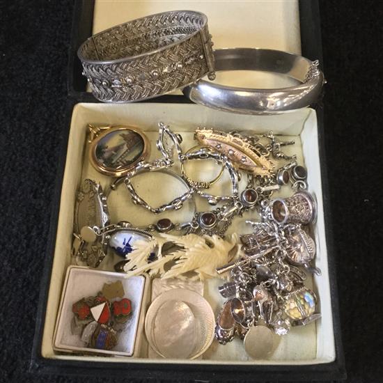 Mixed gold & silver brooches & silver bracelets